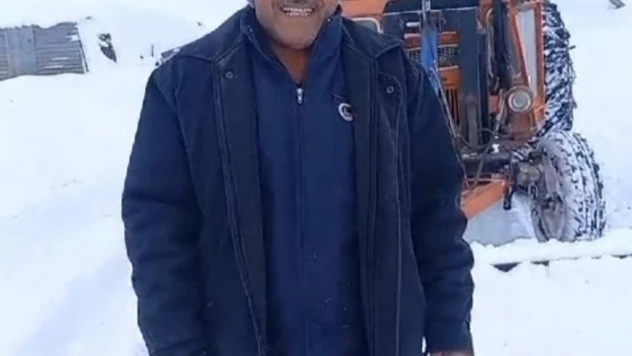 14 yıldır mahallesinin yollarını kendi imkanlarıyla açıyor