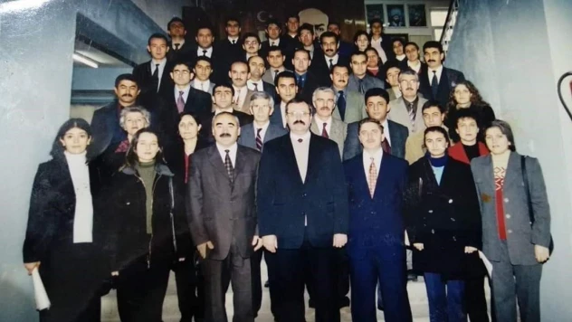 1998 yılı mezunları çeyrek asır sonra buluştu