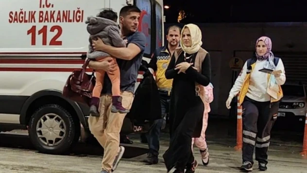 2 araç kafa kafaya çarpıştı: 2'si çocuk 3 kişi yaralandı