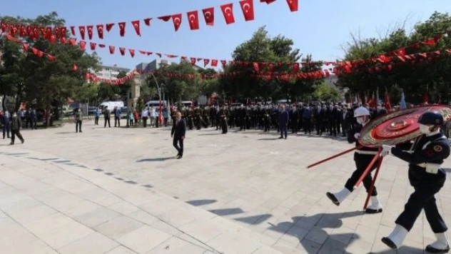 Ağrı'da 30 Ağustos Zafer Bayramı törenle kutlandı