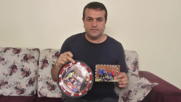 2 buçuk yıldır boşanamıyor, çocuklarını ise  icra yoluyla görüyor