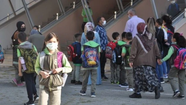 Kars'ta ilk ders zili çaldı