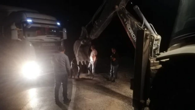 Şırnak'ta kömür yüklü kamyon yoldan çıktı