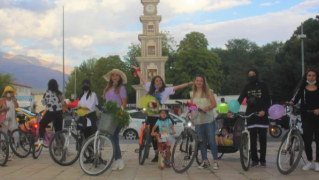 Süslü Kadınlar Erzincan'da pedal çevirdi
