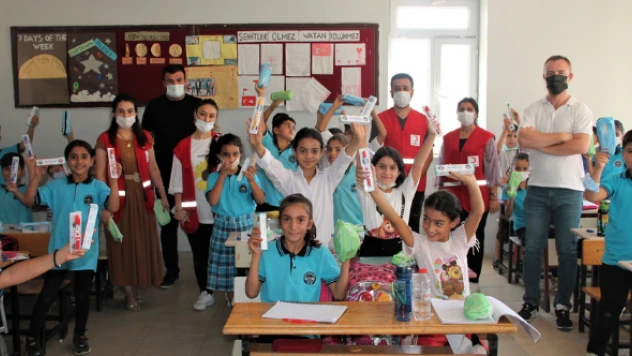 Türk Kızılay Silopi Şubesi'nden öğrencilere sürpriz