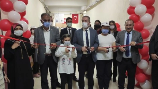 Ağrı'da TÜBİTAK 4006 Bilim Fuarı açıldı