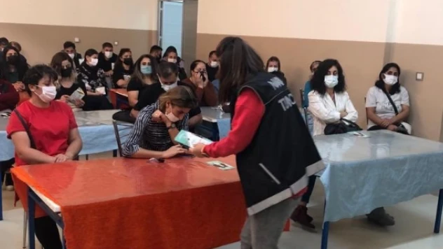 Anneler 'Narkorehber' ile bilinçleniyor