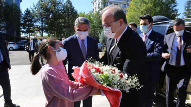 Bakan Yardımcısı Çam Tunceli'de