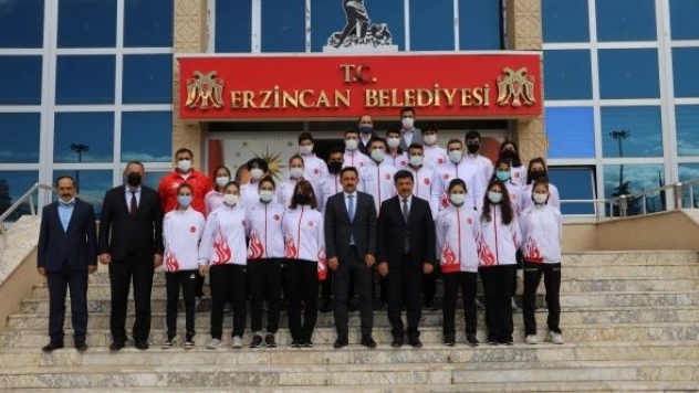 Başkan Aksun sporcuları ağırladı