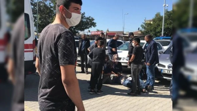 Boşanma davası için geldiği adliyenin bahçesinde harakiri yaptı