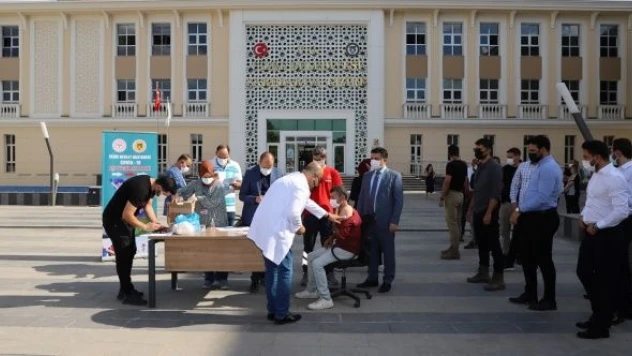 Cizre personeli aşı için tek yürek