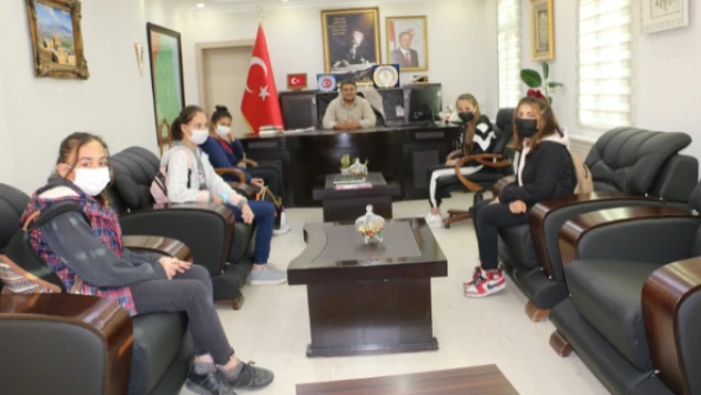 Çocuklardan kaymakama iade-i ziyaret