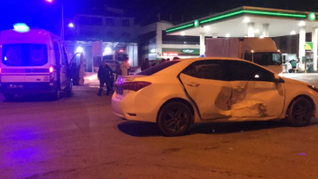 Elazığ'da iki otomobil birbirine girdi: 2 yaralı