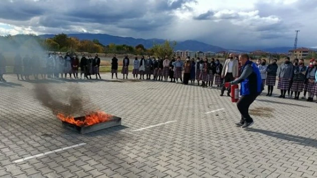 Erzincan'da gerçeğini aratmayan deprem tatbikatı