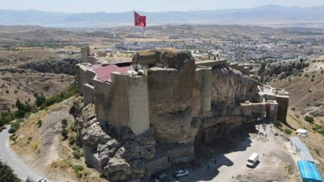 Harput Kalesi'nde zindan, kürsübaşı ve kutsal alan ziyarete açıldı