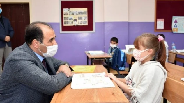 Müdür Gün, okul ziyaretlerine devam ediyor