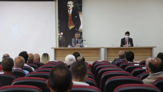 Tunceli Valisi muhtarlarla buluştu
