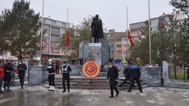 Kars Valisi Öksüz: "Bu topraklar can verilerek vatan yapılmıştır"