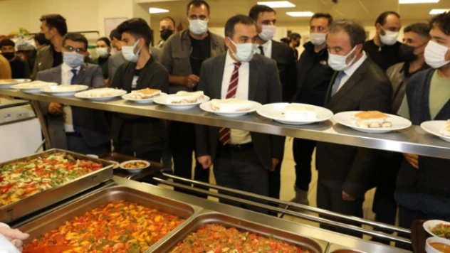 Vali yurtlarda inceleme yaptı