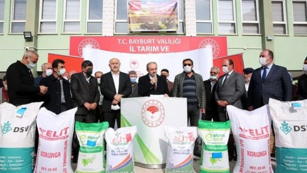 Bayburt'ta çiftçilere tohum desteği yapıldı