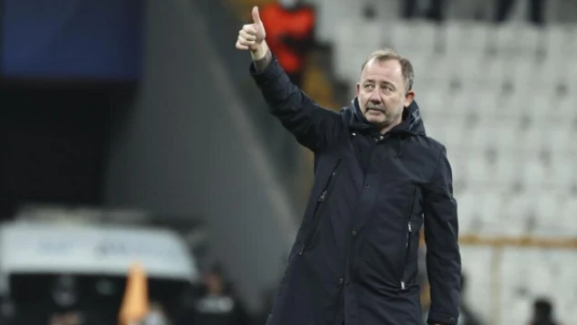 Beşiktaş, Sergen Yalçın ile yoluna devam edeceğine duyurdu