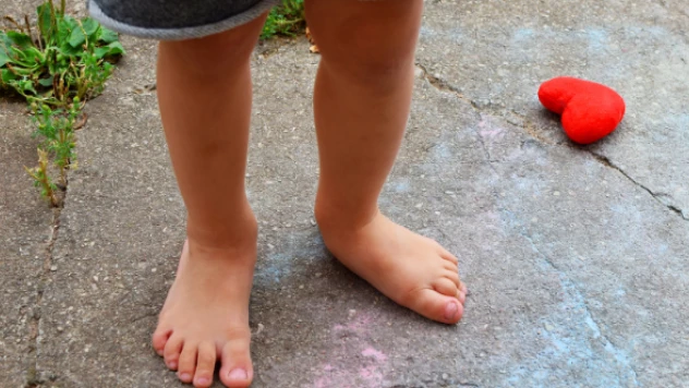 Çocuklara çıplak ayak kararı çıktı