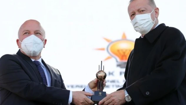 Cumhurbaşkanı Erdoğan'dan Başkan Sekmen'e gençlik yatırımları özel ödülü