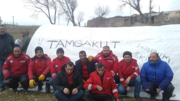 Depremden hasar alan bölgelere seyyar ahırlar kuruluyor