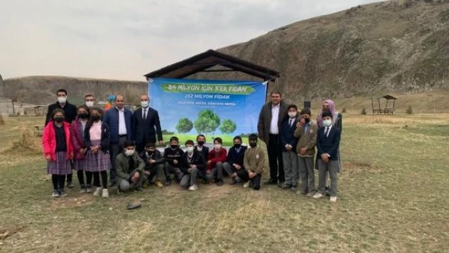 Diyadin' de 2 bin fidan toprakla buluştu