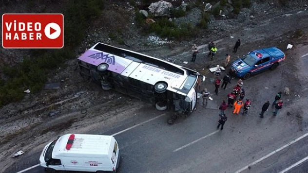 Erzincan'da yolcu otobüsü devrildi: 22 yaralı