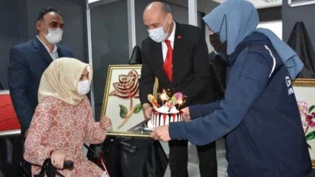 Erzurum'da özel öğrenci Senanur, filografi sergisi açtı