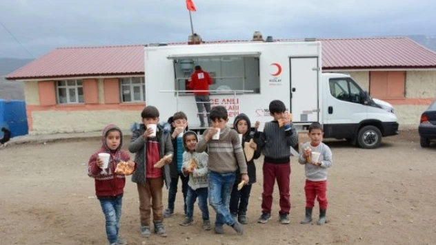 Erzurum'da depremzedelerin yaraları sarılıyor