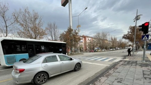 Sivil trafik polisleri ışık ihlaline geçit vermedi