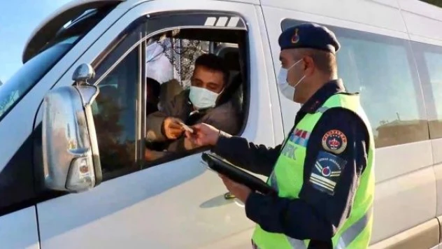 Jandarma yolcu kılığına girerek denetim yaptı