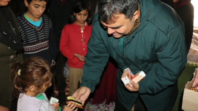 Kaymakam Balcı evi yanan aileyi yalnız bırakmadı