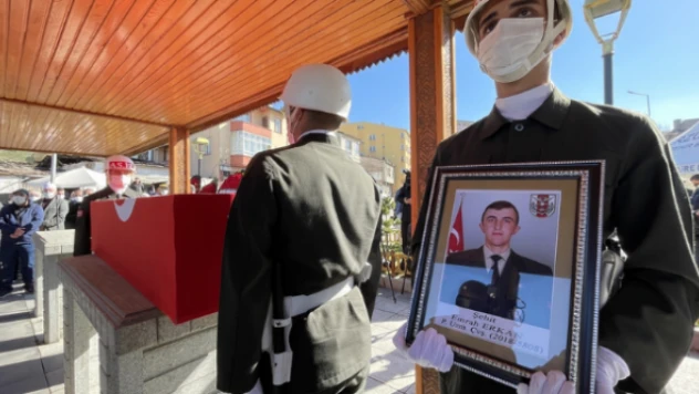 Şehit Piyade Uzman Çavuş Emrah Erkan son yolcuğuna uğurlandı