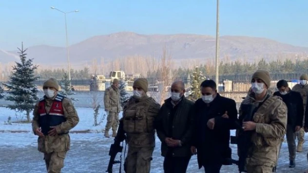 Dolandırıcılık zanlıları tutuklandı