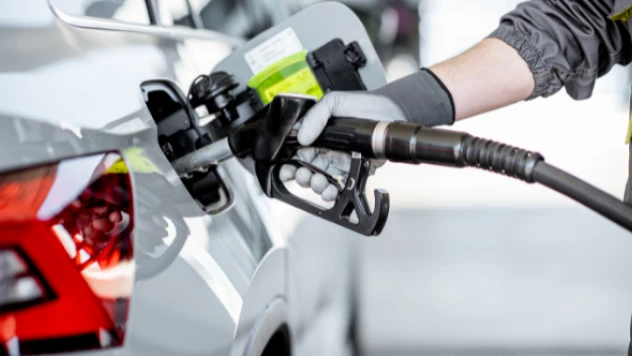 Benzine yine zam geldi!