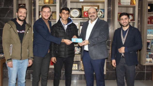 Gençlerden masa tenisi turnuvasında büyük başarı