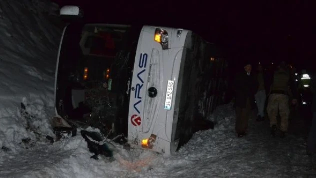 Devrilen yolcu otobüsünde ölü sayısı artıyor!