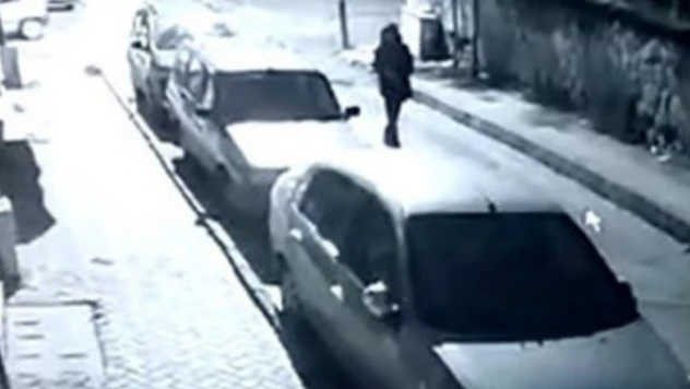 Dört iş yerinin camlarını kırdı, rahatlığı pes dedirtti