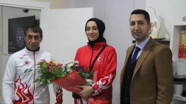 Dünya 3'üncüsü Ahsen Duran memleketi Elazığ'da