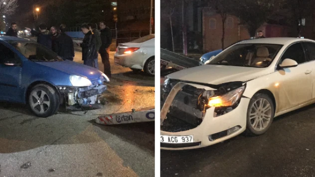 Elazığ'da iki araç kafa kafaya çarpıştı: 4 yaralı