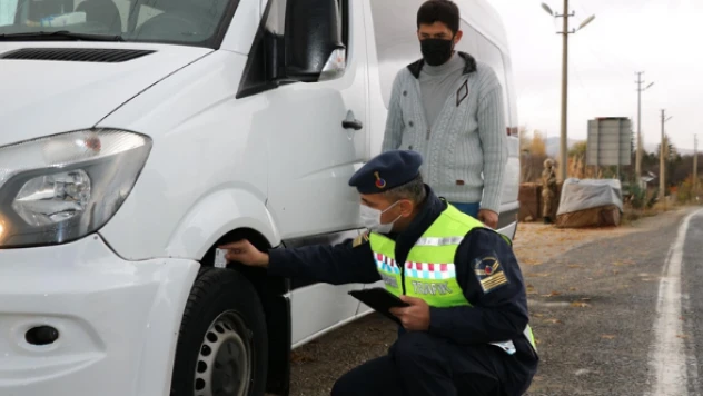 Elazığ'da zorunlu kış lastiği denetimleri başladı