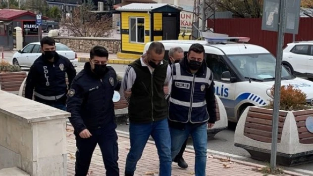 Hırsızlık yaparken kendisini gören çocuğu darp etti