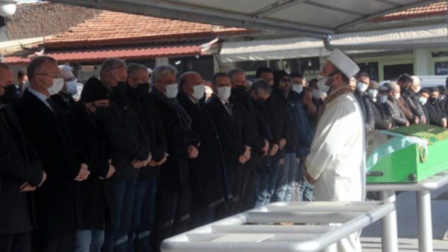 Kardeşi tarafından öldürülen öğretmen son yolcuğuna uğurlandı