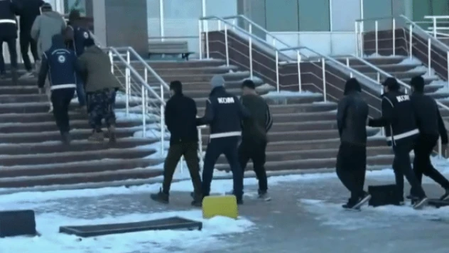 Kars'ta düzensiz göçmen çetesi çökertildi