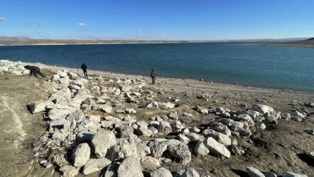 Keban Gölü çekildi  tarihi höyükler gün yüzüne çıktı