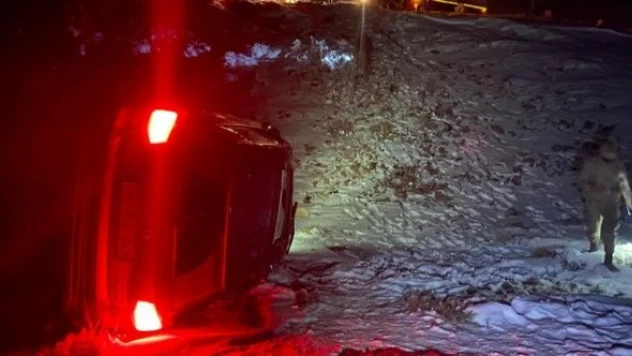 Otomobil şarampole yuvarlandı: 1 ölü