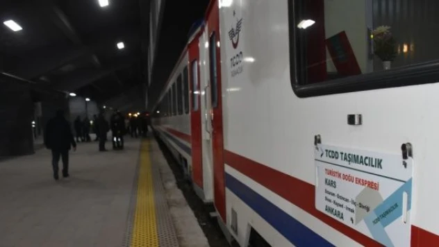 'Turistik Doğu Ekspresi' Kars'tan ilk seferine uğurlandı